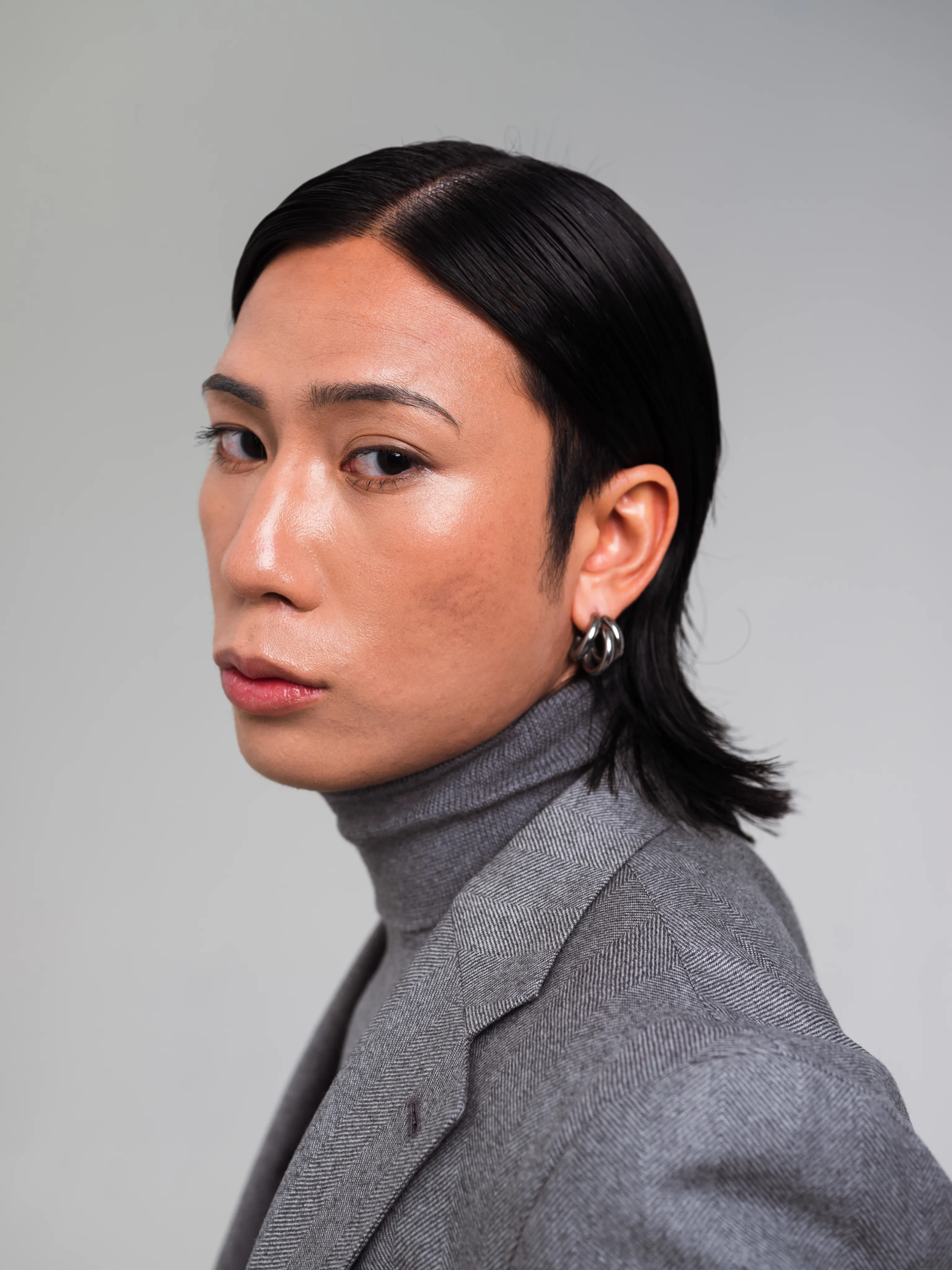 La Jun Refined: A WolfCut reinvented in a classic form — a subtle way of showing that this bold cut can also be worn with a perfectly disciplined, refined allure.
