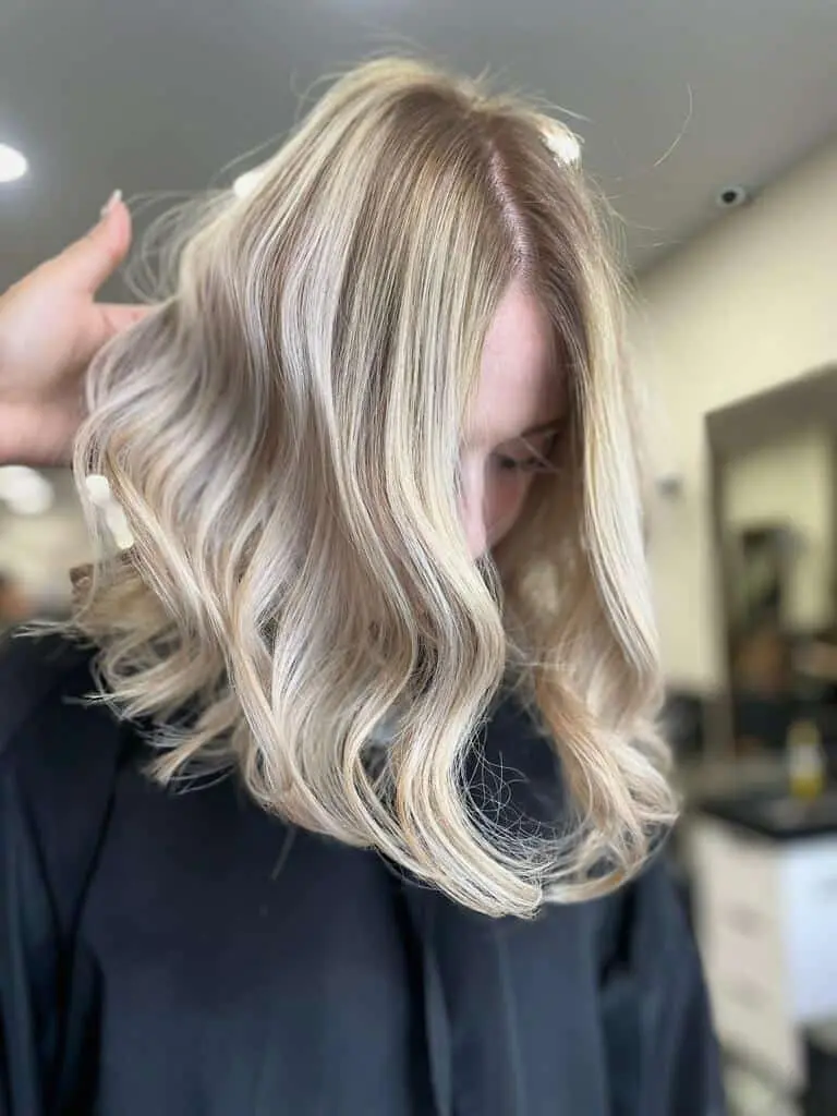 Résultat coiffure boucles blondes